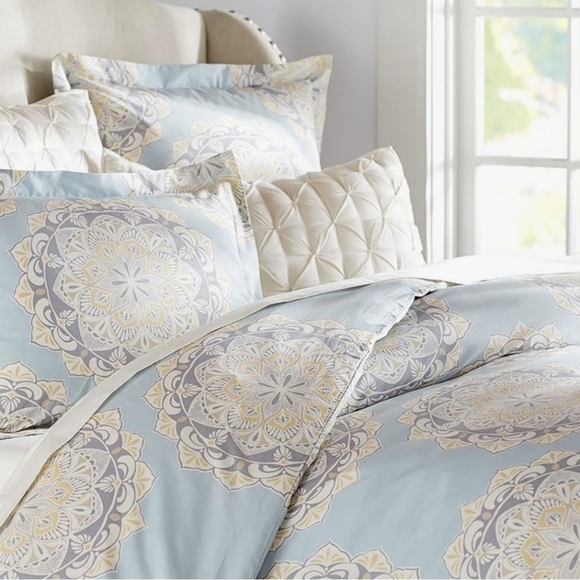 Pottery Barn Other - Pottery Barn Cressida Blue Medallion King/Cal King Duvet Cover & (3) Euro Shams
